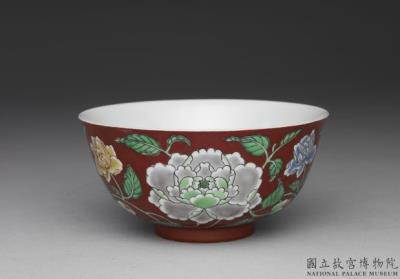 图片[2]-Bowl with peony in red ground of yangcai painted enamels, Qing dynasty, Yongzheng reign 1723-1735-China Archive